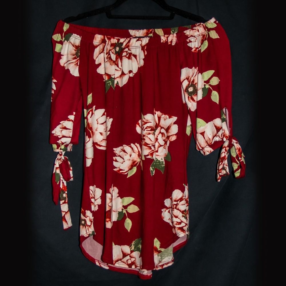 *NEW* Off-The-Shoulder Floral Print Blouse (M)